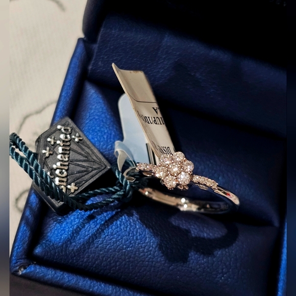 10k White Gold 1/4 cttw Cinderella ring